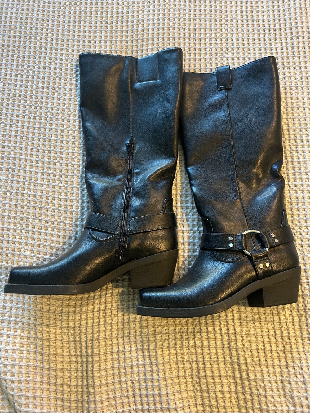 Source Unknown Black Mid-Calf Heeled Riding Boots with Harness Ring